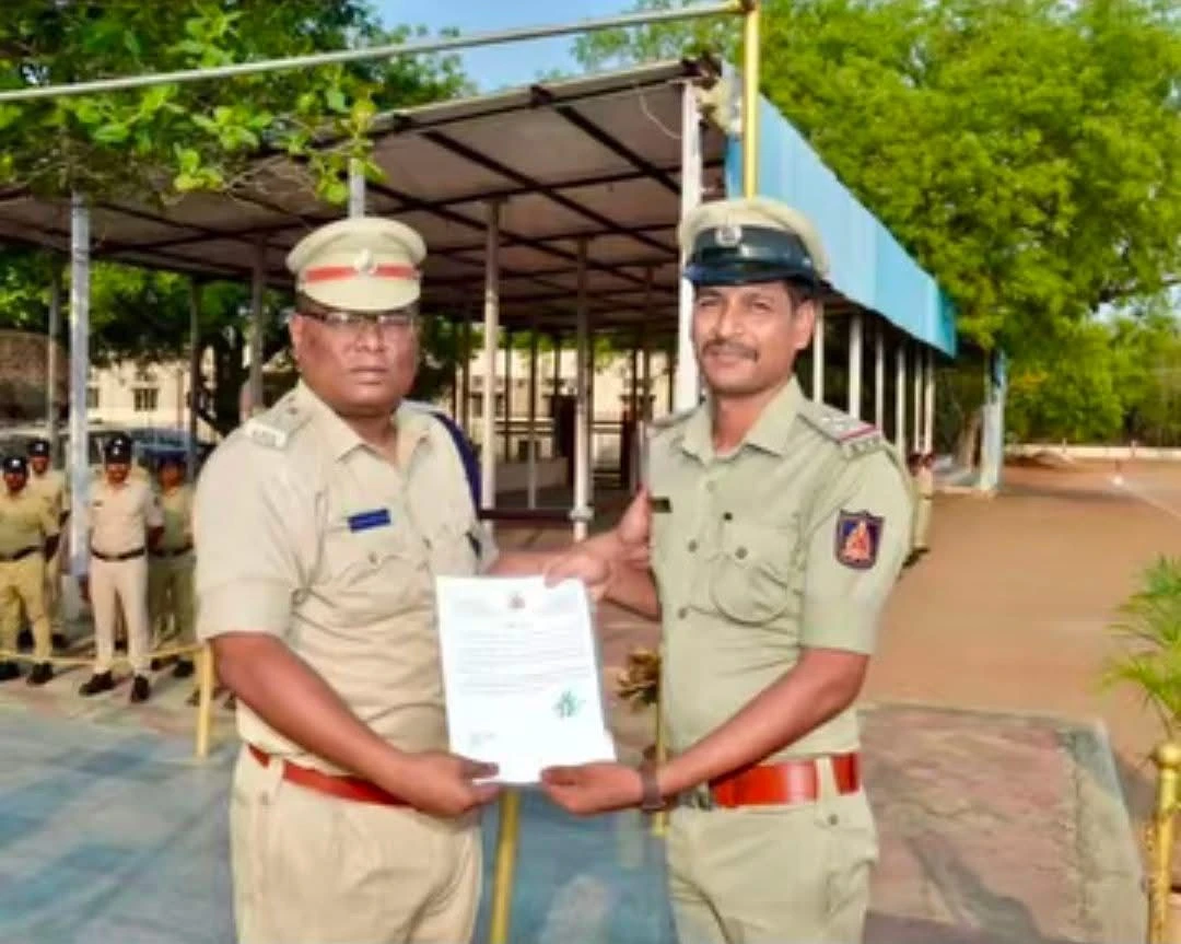 “ಯಾಪಲದಿನ್ನಿ ಕೊಲೆ ಪ್ರಕರಣ ಭೇದಿಸಿದ ಜನಸ್ನೇಹಿ ಪಿಎಸ್‌ಐ ಎರಿಯಪ್ಪ ಅಂಗಡಿ – ಎಸ್‌ಪಿ ಅರುಣಾಂಶು ಗಿರಿ ಪ್ರಶಂಸಾಪತ್ರ”