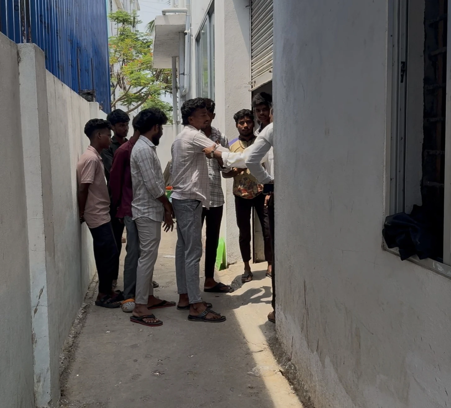 ನಿಲಯ ಪಾಲಕ ರಾಮಣ್ಣನಿಂದ ವಿದ್ಯಾರ್ಥಿಗಳ ಮೇಲೆ ದೌರ್ಜನ್ಯ